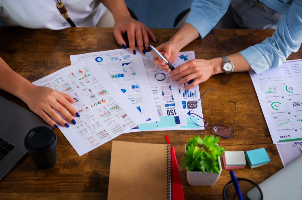 Analyse de documents marketing et dashboards pour illustrer une strategie multicanale