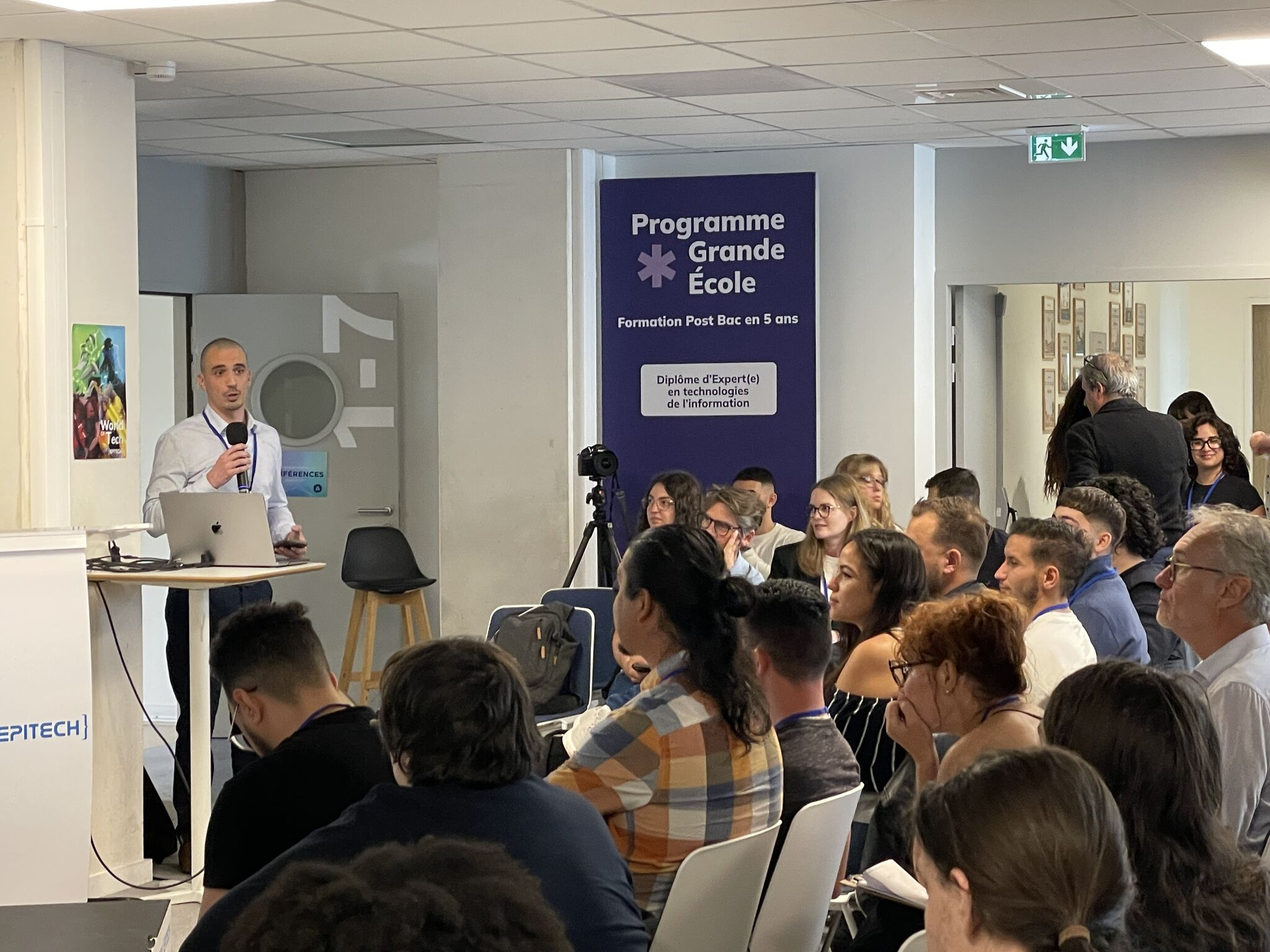 Conference en presentiel pour illustrer les formations SEO